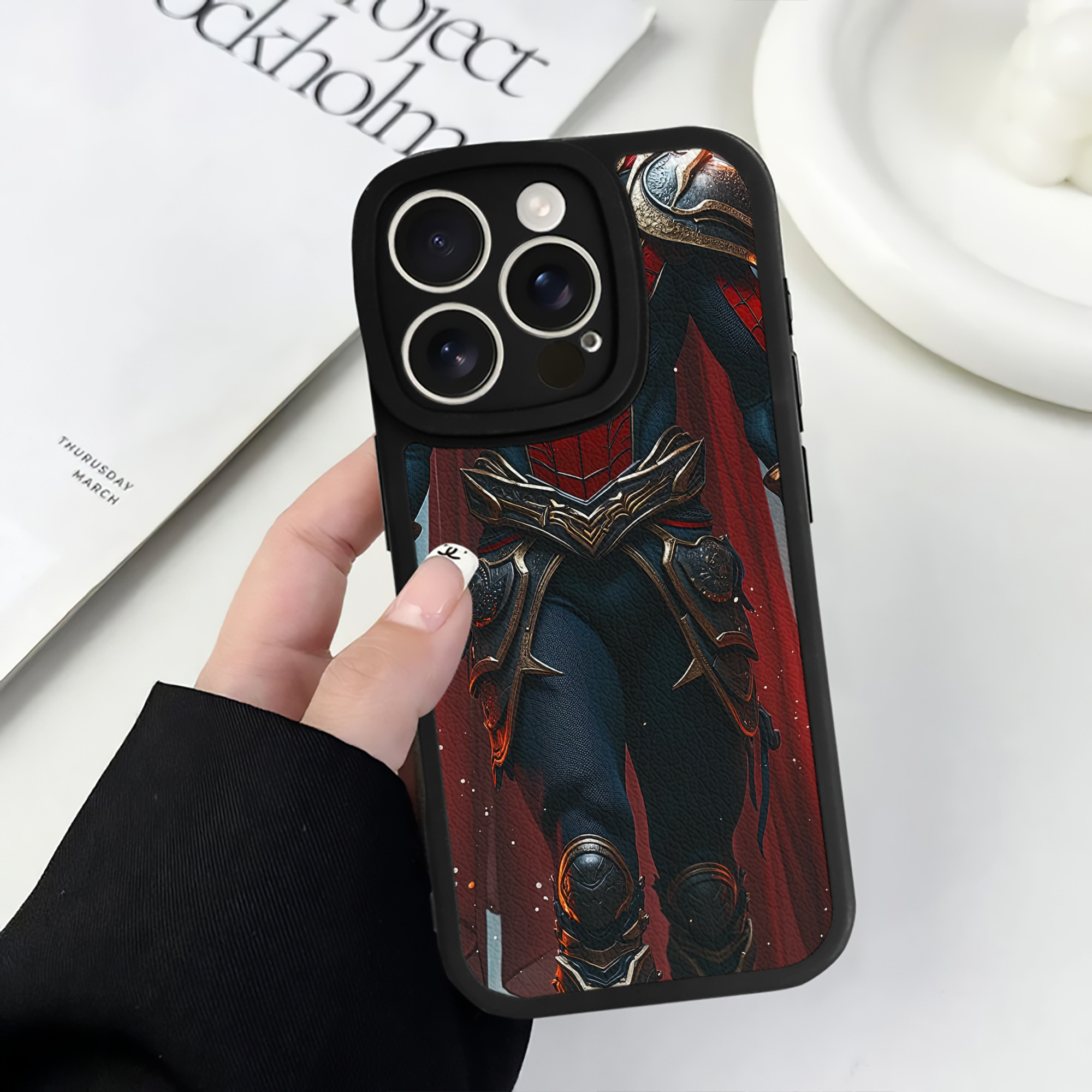 Spider Man スパイダーマン 【iPhone 16シリーズ対応】シリコンスマホケース（レザー調） 材質：シリコン